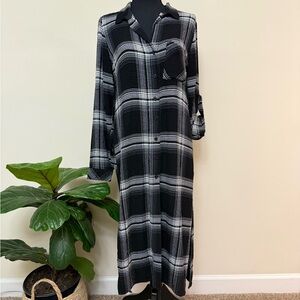 Black Tape Duster Tunic Button Front, size small.